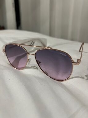 Kenneth Cole Reaction Shiny Gold Metal Aviator Sunglass NWT 1386